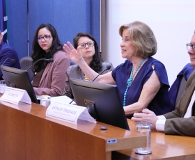 Lançamento da obra Crimes de feminicídio no enquadramento midiático: o que não é nominado não existe (Brasil, 2015-2018). 04/12/2025. Foto: Beto Monteiro/Ascom UnB